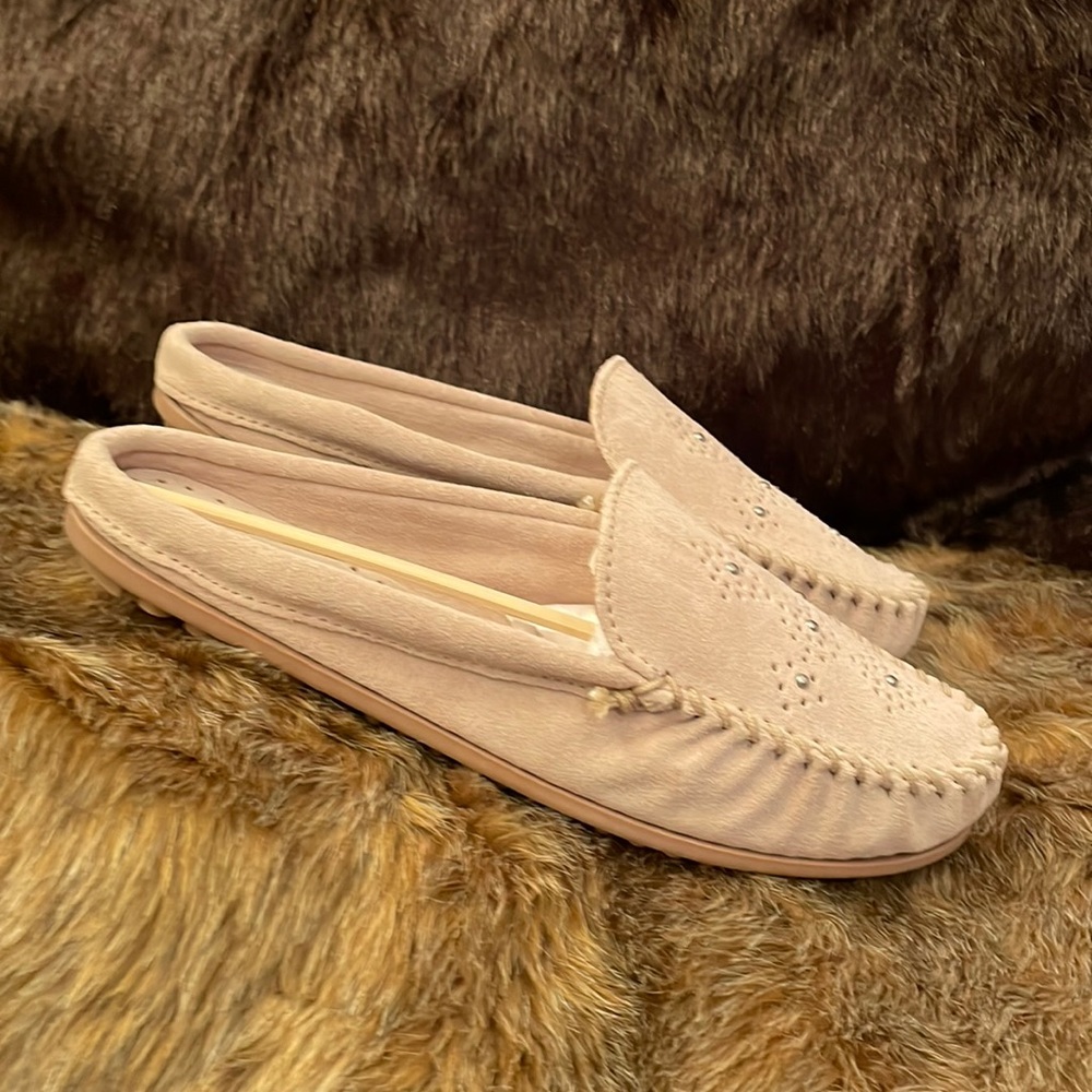 Minnetonka women’s  moccasin size 9 1/2